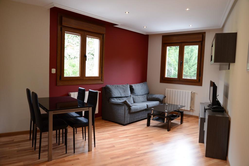 Apartamentos El Rincon De Limes Cangas De Narcea Zimmer foto
